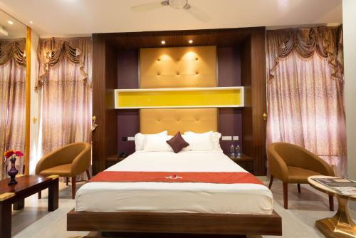 Hotel Vlr Residency