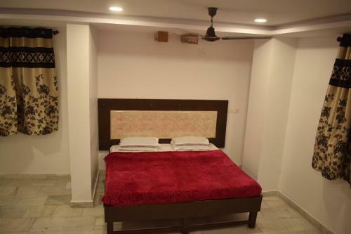 Hotel M.l.c.deluxe