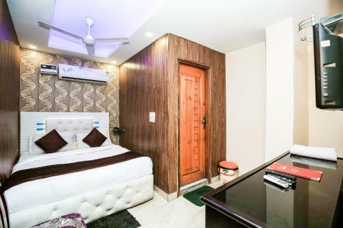 Oyo 10558 Hotel Qlark