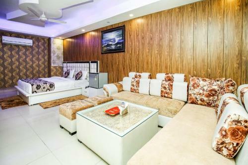 Oyo 10558 Hotel Qlark