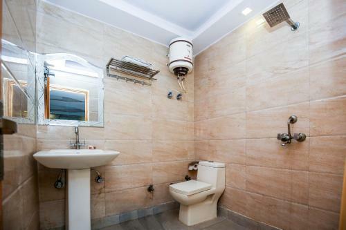 Oyo 10558 Hotel Qlark
