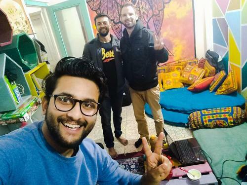 Hiatus' Doors (homestay)