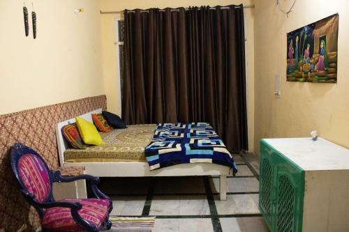 Hiatus' Doors (homestay)