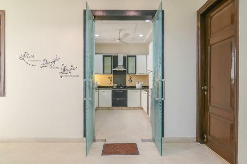 Apartamento Hostie Sarvada-convenient Living In South Delhi