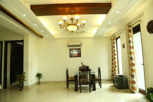 Hostal Service Apartment In Saket