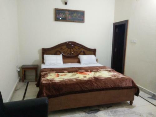 Hotel Monarch Rama Palace