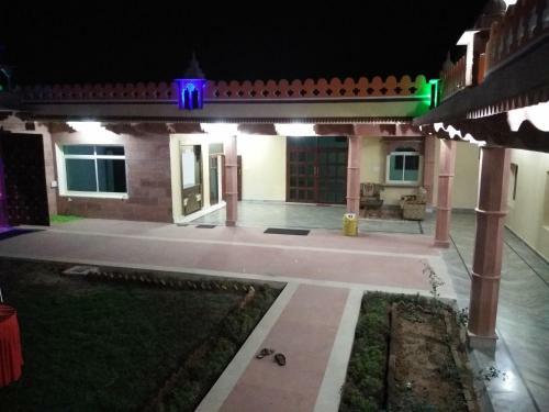 Hotel Monarch Rama Palace