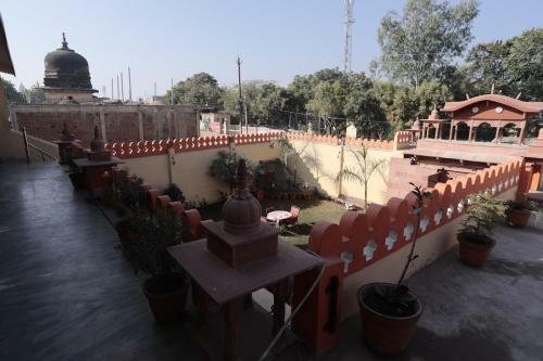 Hotel Monarch Rama Palace