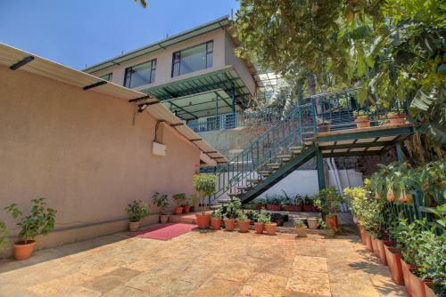 Hotel Rainforest Restaurant & Villas