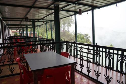Hotel Rainforest Restaurant & Villas