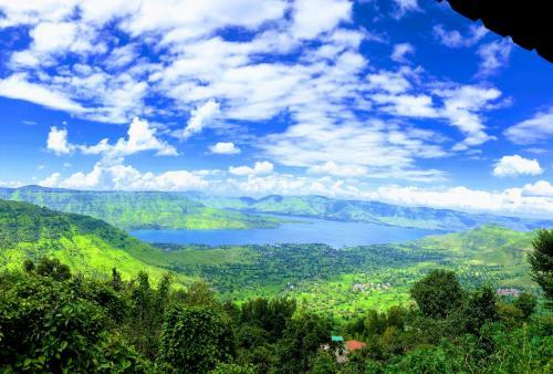 Hotel Rainforest Restaurant & Villas