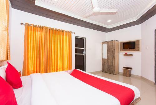 Oyo 12935 Hotel Shrushti Inn