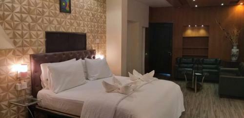 Creek Hotel