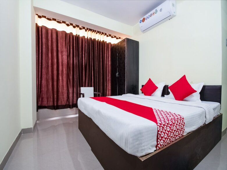 Hotel Oyo 28221 Near P&m Mall