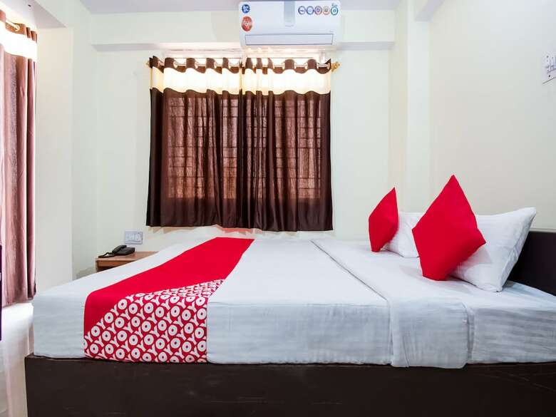 Hotel Oyo 28221 Near P&m Mall