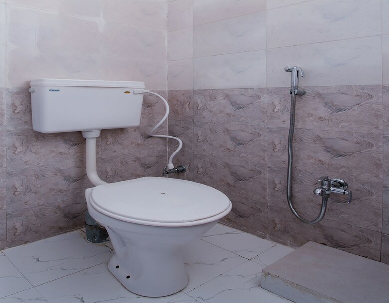 Hotel Oyo 28221 Near P&m Mall