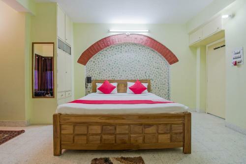 Hotel Oyo 23043 Grand Ar Residency