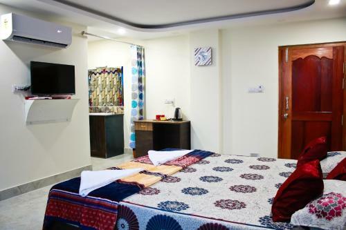Hotel Gkm Grand