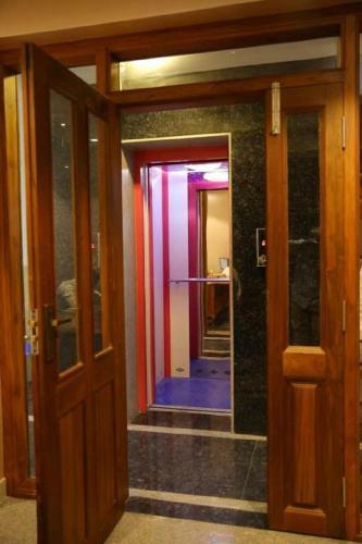 Hotel Le Holiday Inn