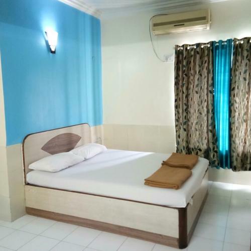 Lodge Hotel Chandan Residency