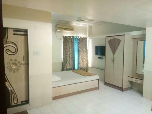 Lodge Hotel Chandan Residency