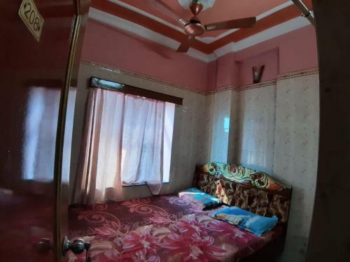 Hotel Goroomgo Sureswory Pampa Puri