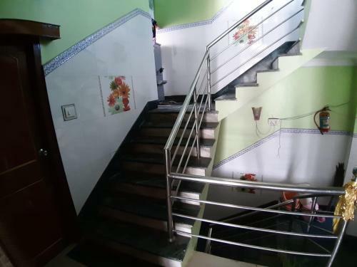 Hotel Goroomgo Sureswory Pampa Puri