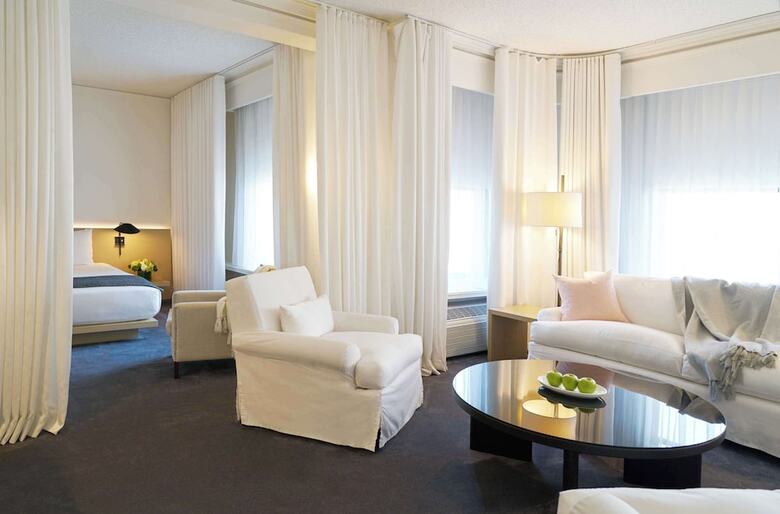 The Chicago Hotel Collection Ambassador Gold Coast