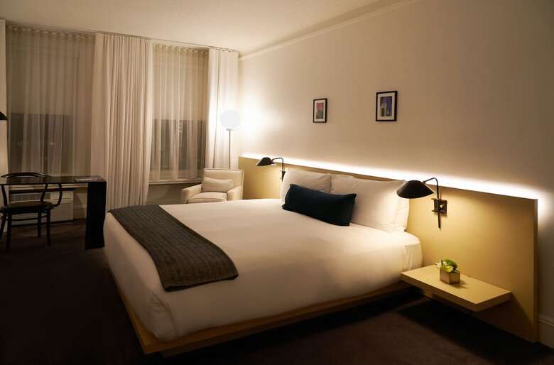The Chicago Hotel Collection Ambassador Gold Coast