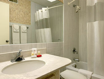 Hotel Ramada Inn Lake Shore
