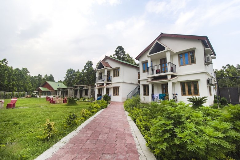 Oyo 13754 Brindawan Hotel And Resorts