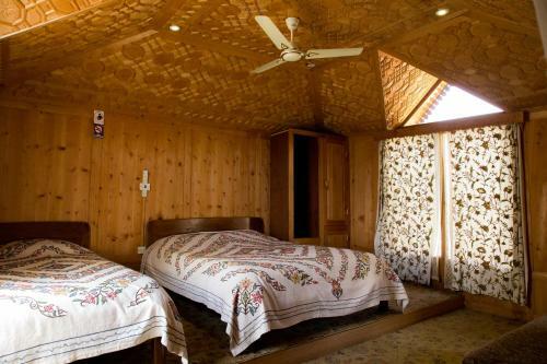 Hotel Fantasia Houseboats