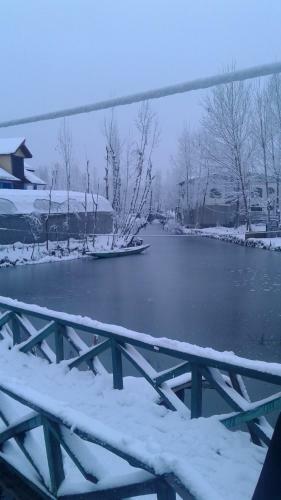 Shamus Javed Home Stay