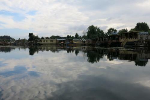 Hotel Houseboat Shamus Maqbool
