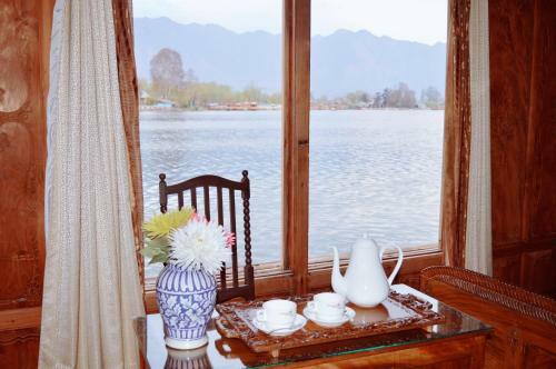 Hotel Wangnoo Heritage Houseboats