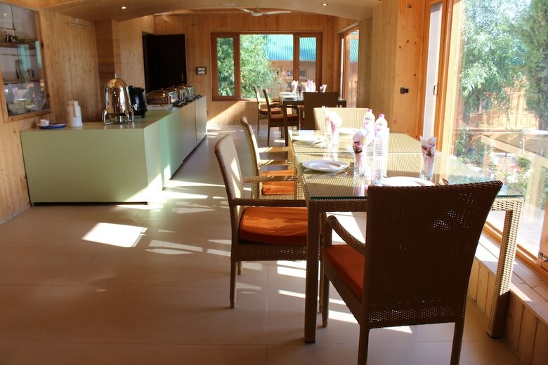 Hotel Nigeen Lake View Resort