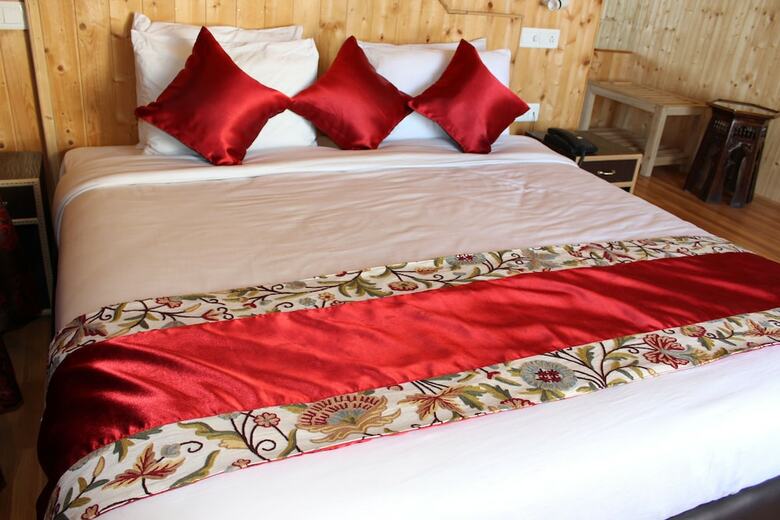 Hotel Nigeen Lake View Resort