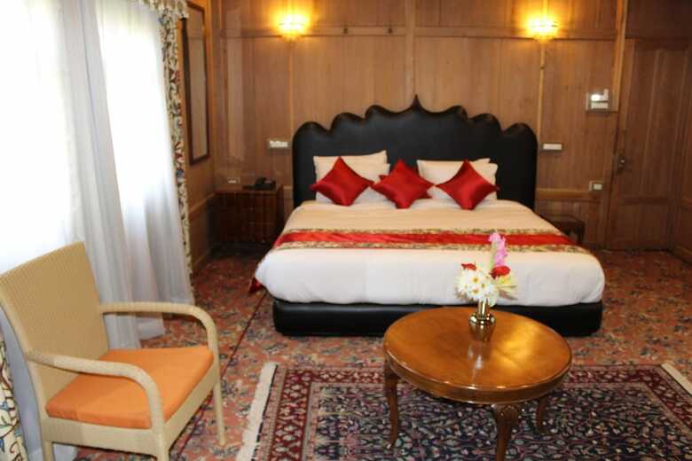 Hotel Nigeen Lake View Resort