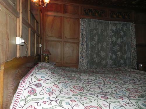 Hotel Shabrose Houseboats