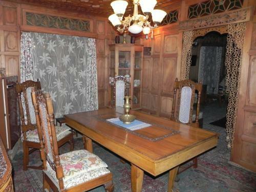 Hotel Shabrose Houseboats