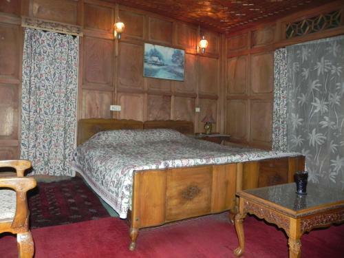 Hotel Shabrose Houseboats