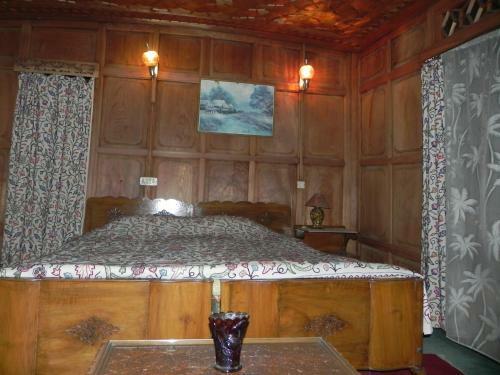 Hotel Shabrose Houseboats