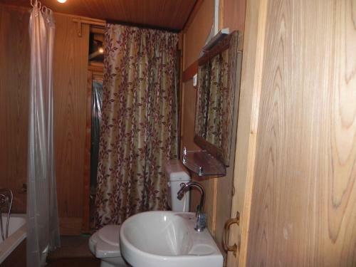 Hotel Shabrose Houseboats
