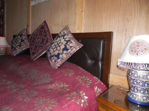 Hotel Shabrose Houseboats