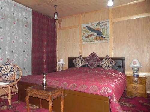 Hotel Shabrose Houseboats