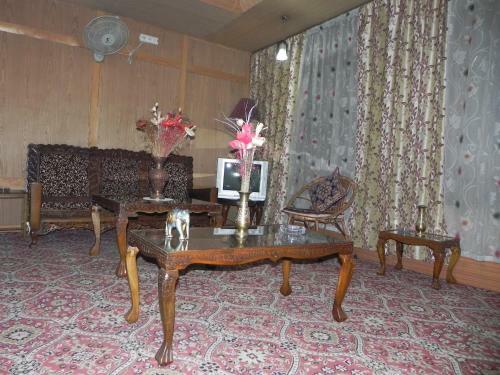Hotel Shabrose Houseboats