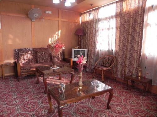 Hotel Shabrose Houseboats