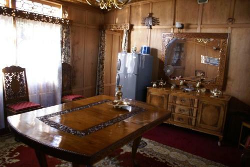 Hotel Shabrose Houseboats