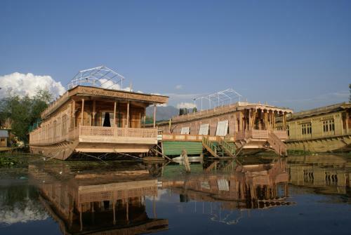 Hotel Shabrose Houseboats