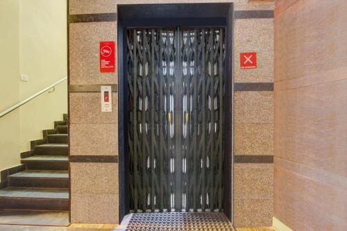 Hotel Oyo 8618 Mourya Grand
